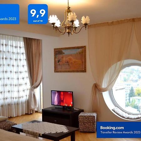 Sunny Apartment In The City Center Truskavec' Esterno foto