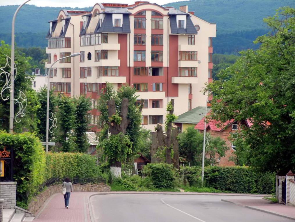Sunny Apartment In The City Center Truskavec' Esterno foto