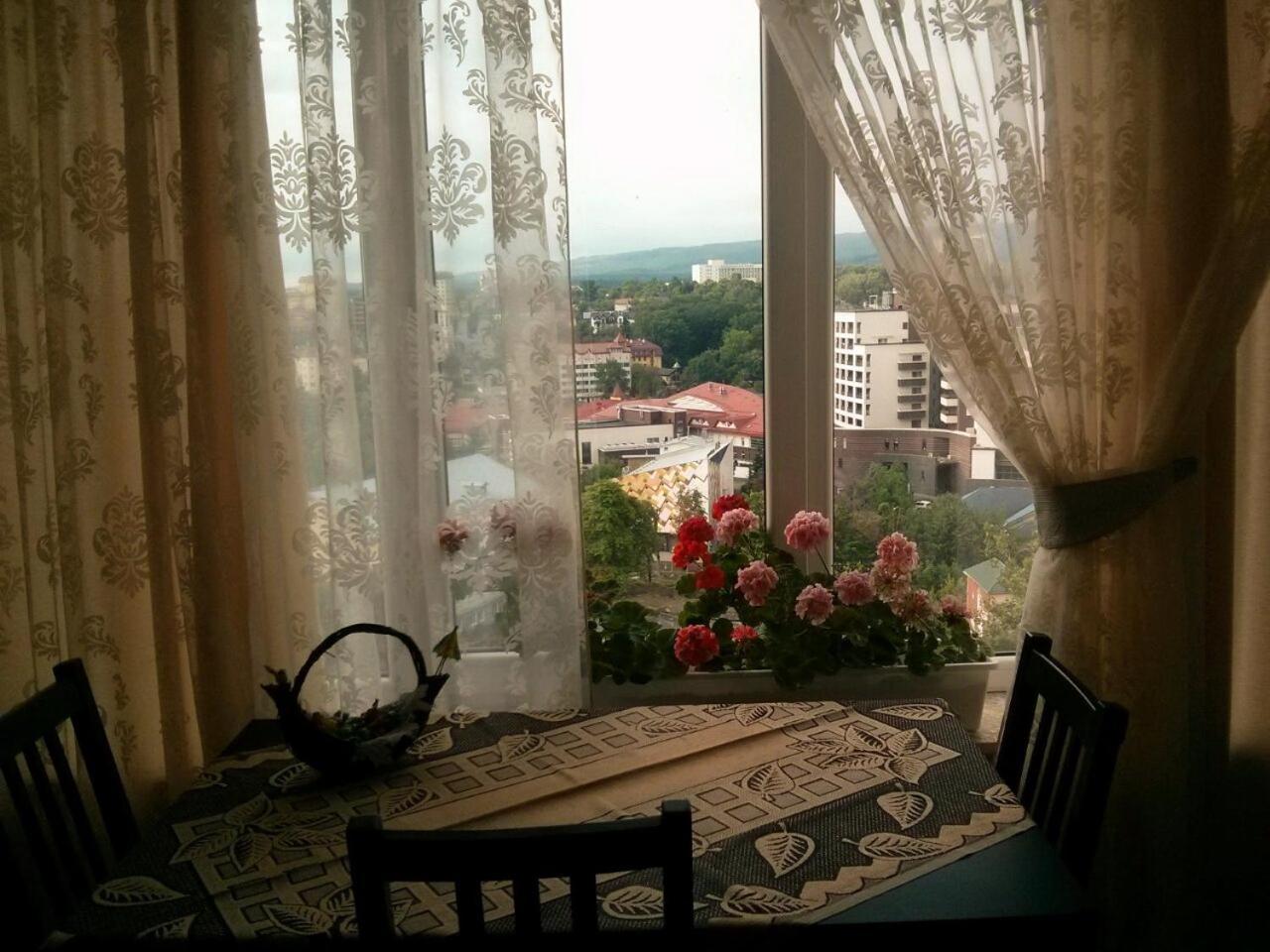 Sunny Apartment In The City Center Truskavec' Esterno foto