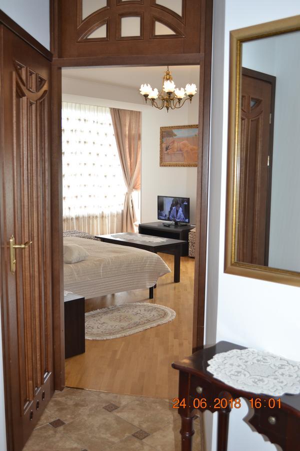 Sunny Apartment In The City Center Truskavec' Esterno foto