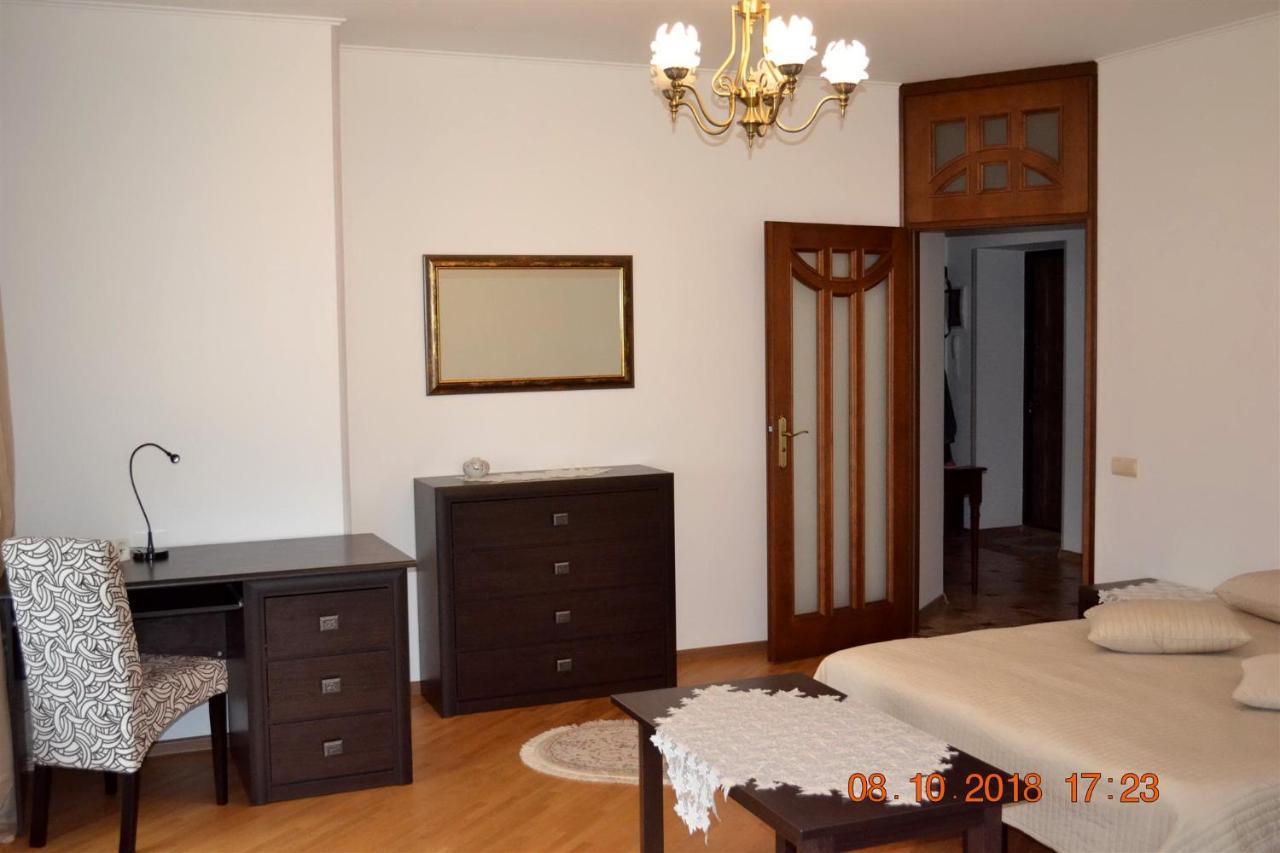 Sunny Apartment In The City Center Truskavec' Esterno foto