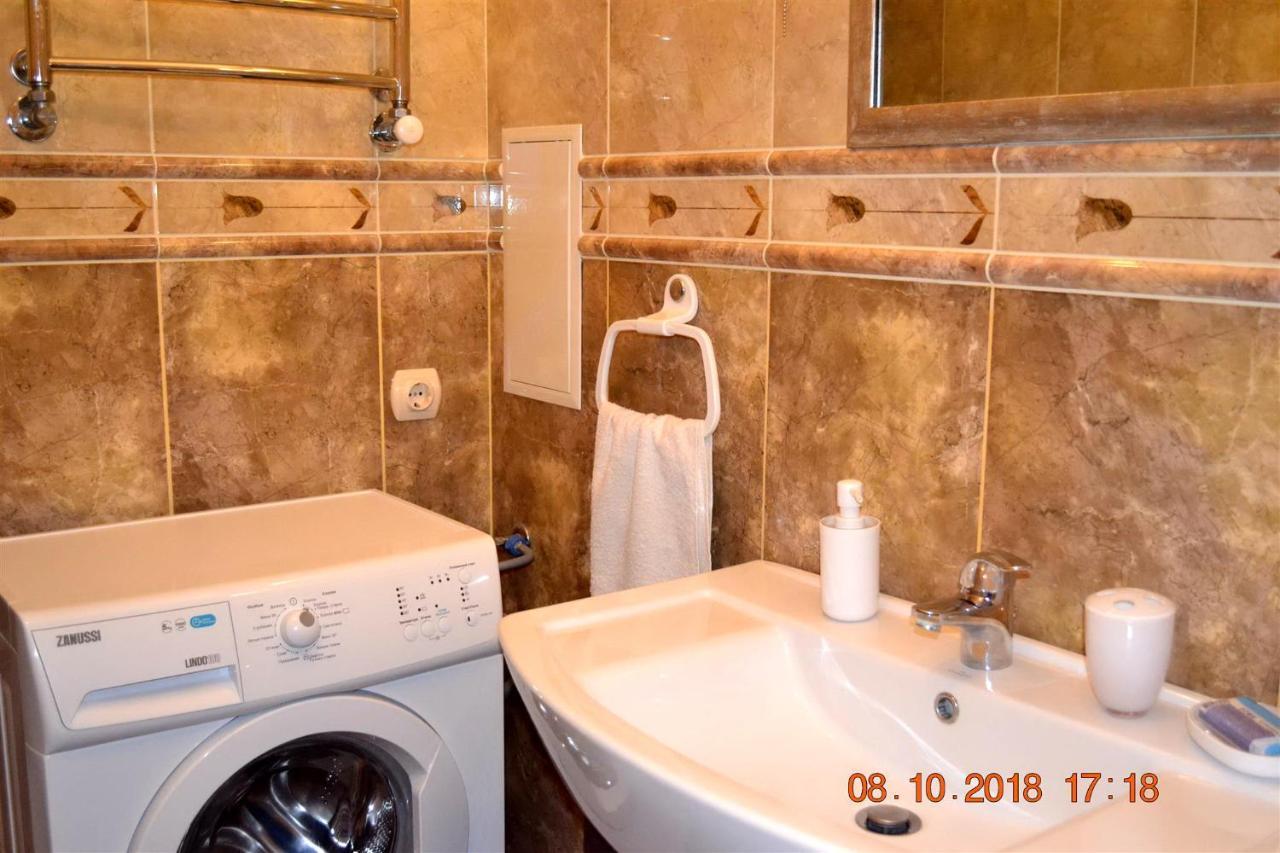 Sunny Apartment In The City Center Truskavec' Esterno foto